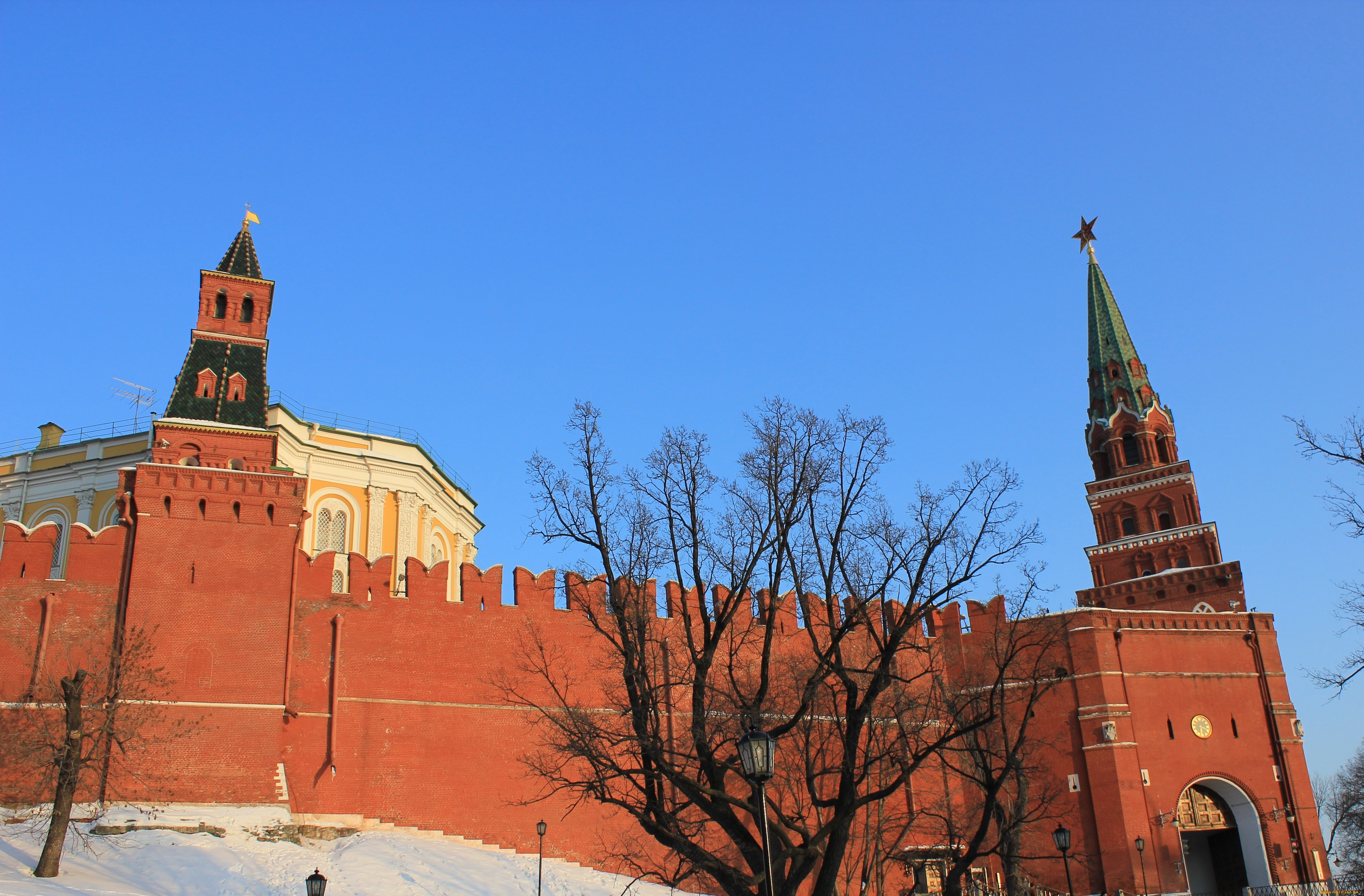 Московский кремль введение. Красноярск Кремль. Кремль обои. Московского Кремля покраска. Московский Кремль подземный и Наземный.